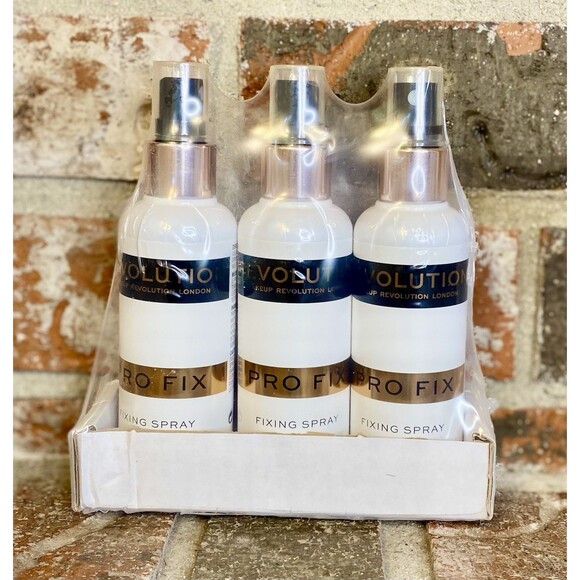 3 Pack Makeup Revolution PRO FIX Fixing Spray Long-Lasting Durable 100ml/3.38 oz - Picture 1 of 1